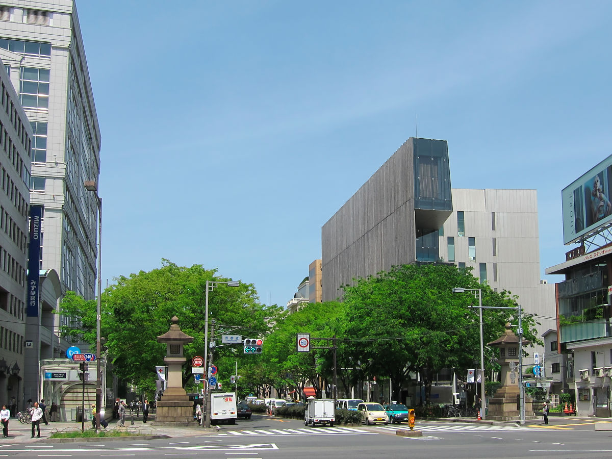 File:Louis Vuitton Store in Omotesando.jpg - Wikimedia Commons