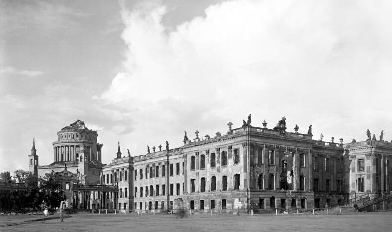 File:Bundesarchiv Bild 170-382, Potsdam, Ruinen.jpg