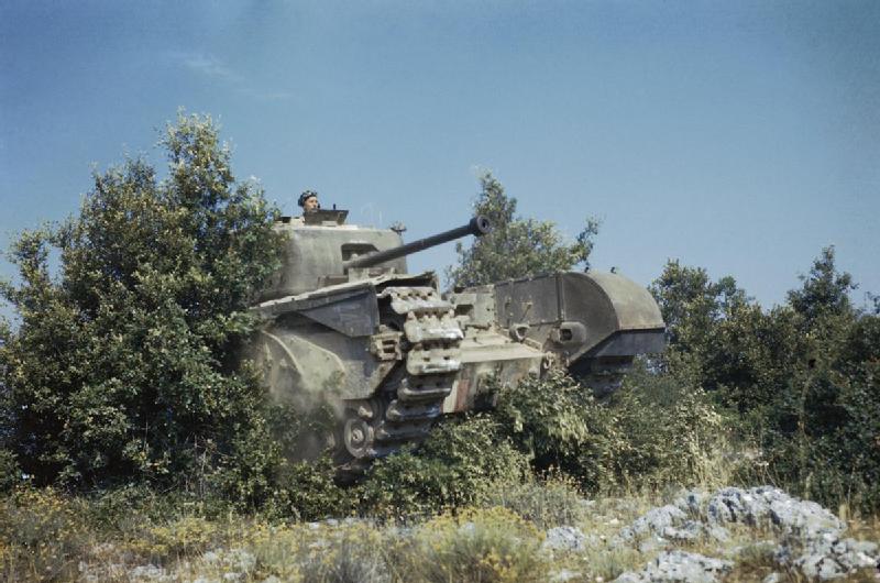 Char - Churchill Churchill_tank_Italy_July_1944_IWM_TR_2025