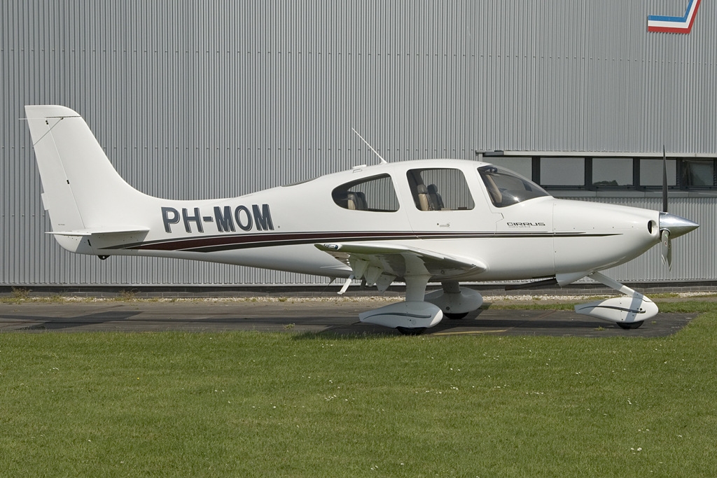 Private 20. Бело зеленый Cirrus sr20.