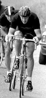 Clem Captein Radfahren im Jahr 1981.