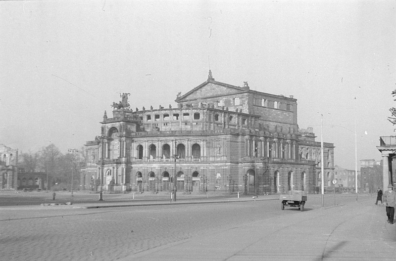 File:Fotothek df pk 0000156 012 Aufnahmen von M. Friedrichs, M. Fischer, Hermann Matern, Arno Schellenberg und F.jpg