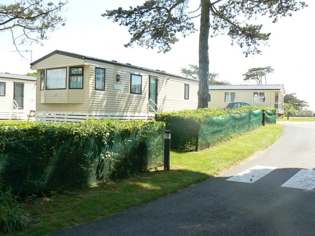 File:Holiday Homes - Durdle Door - geograph.org.uk - 844187.jpg