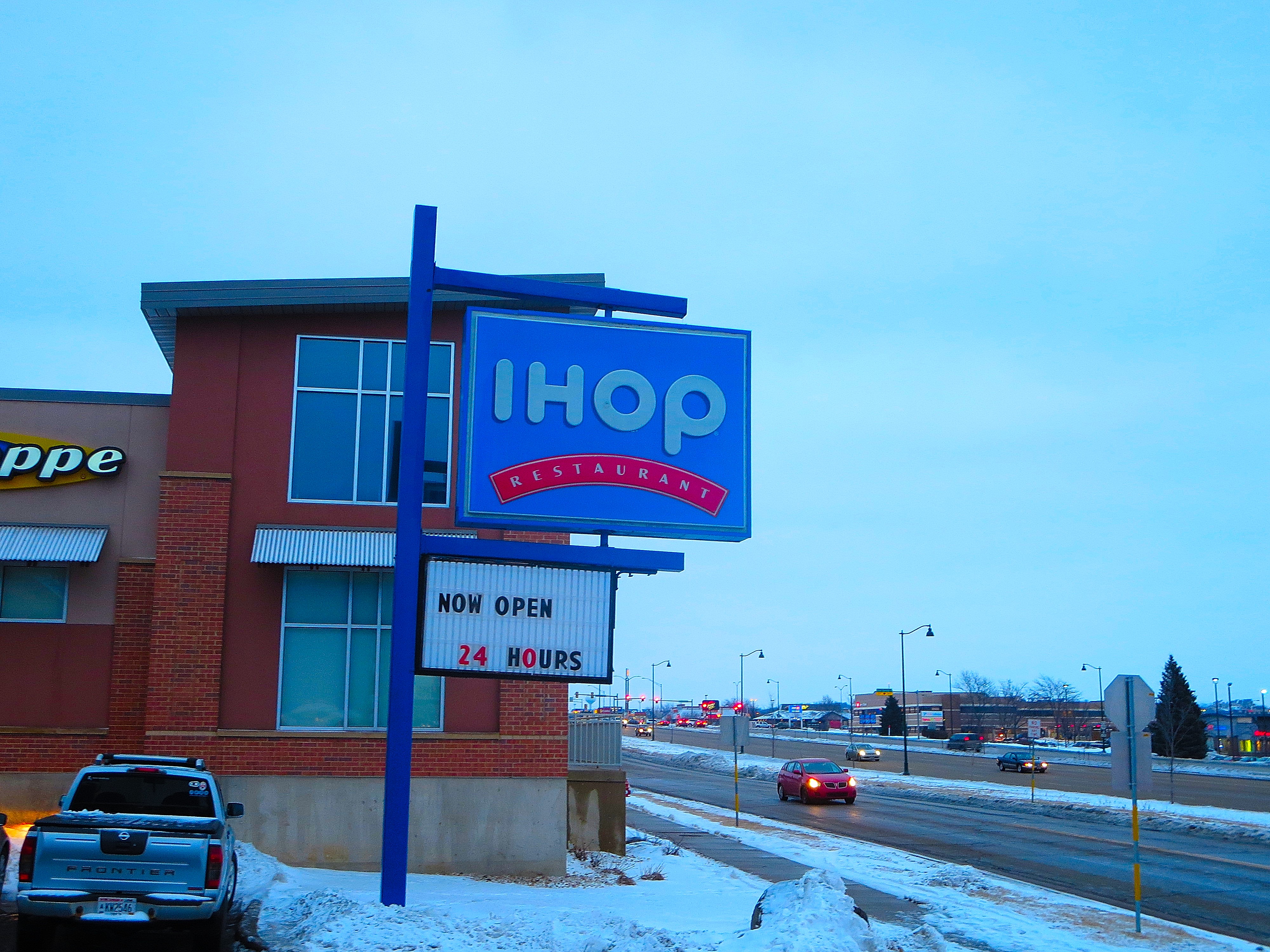 File:IHOP Takeout signs Los Angeles April 2020.jpg - Wikimedia Commons