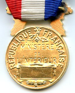 File:Médaille d’honneur pour acte de courage et de dévouement revers.jpg