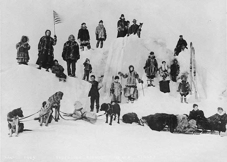 File:Men, women and children posed on an iceberg for a group gathering, Nome, Alaska, ca 1901 (HEGG 612).jpeg