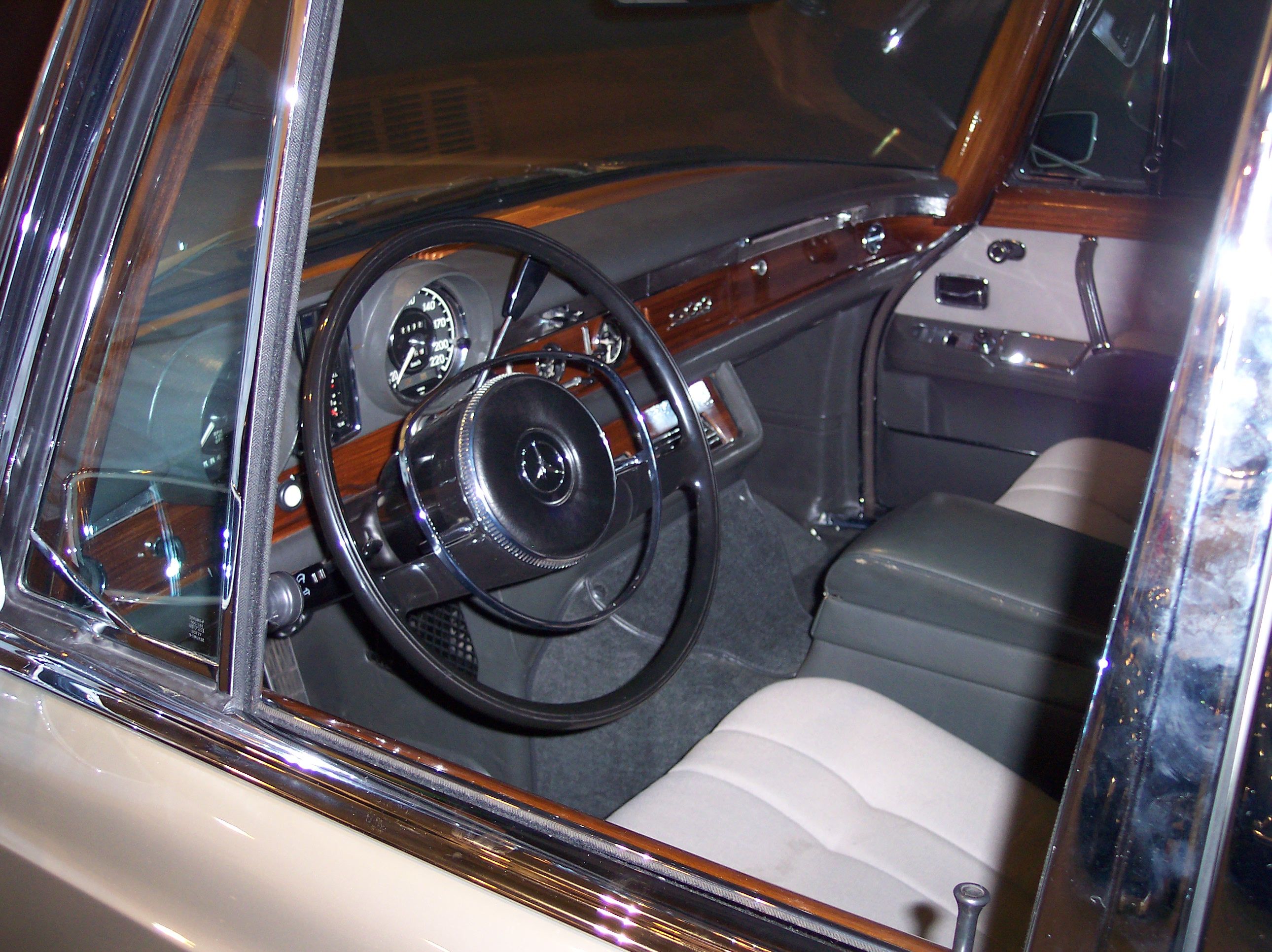 Datei Mercedes Benz 600 Cockpit Tce Jpg Wikipedia