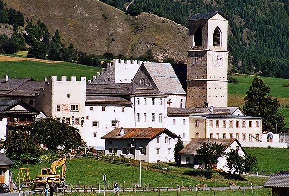 File:Muestair Kloster.jpg