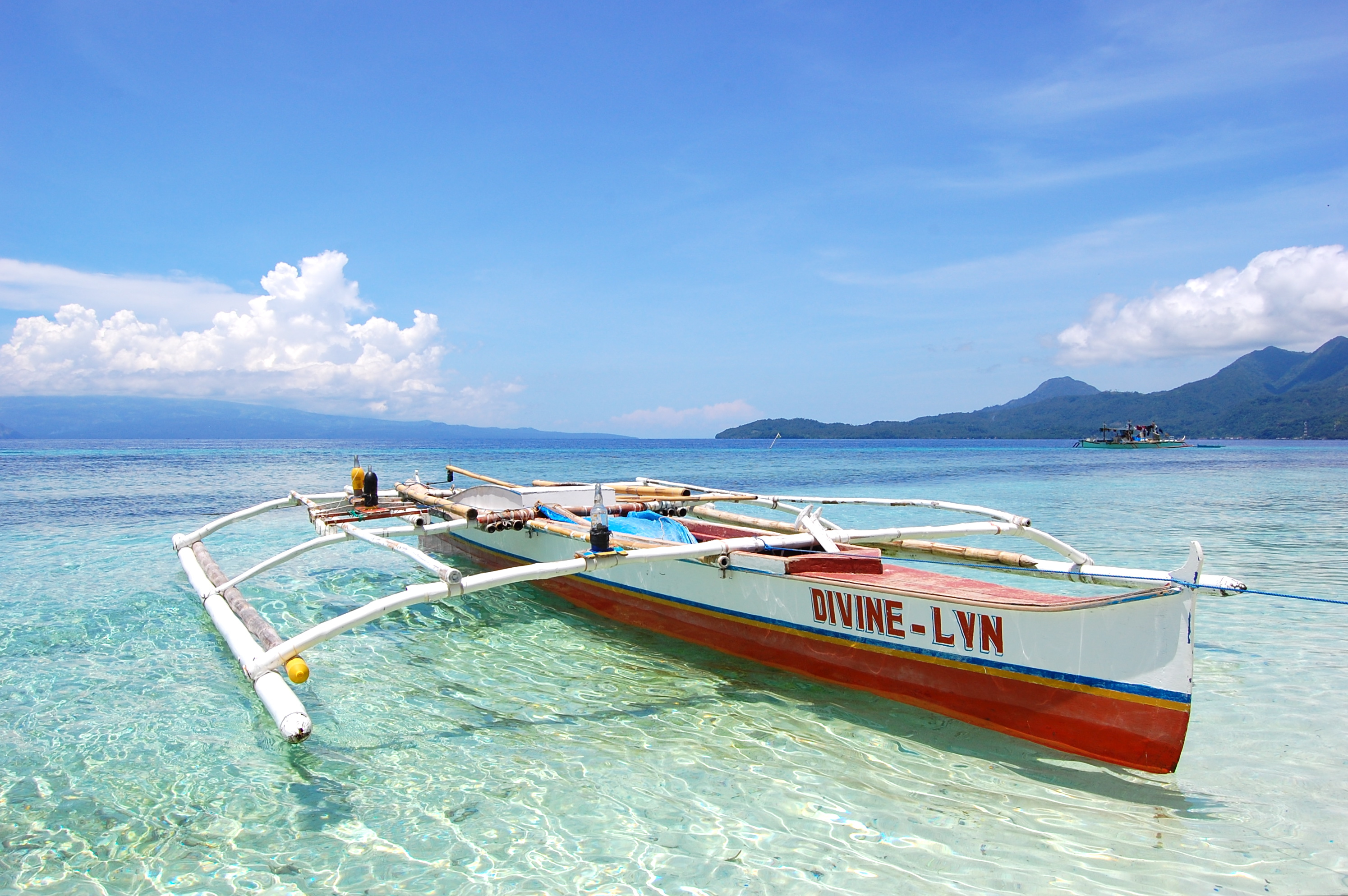 Outrigger canoe