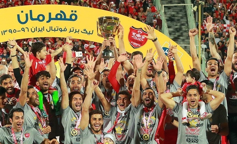 File:Persepolis F.C. championship ceremony 2016-17 25.jpg