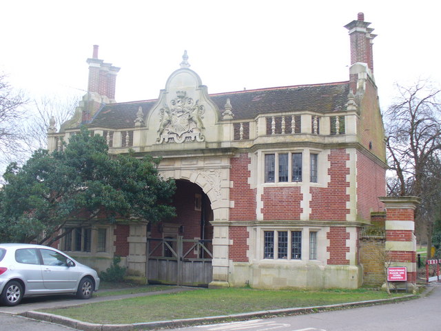 File:Petersham Road Lodge - geograph.org.uk - 1176138.jpg