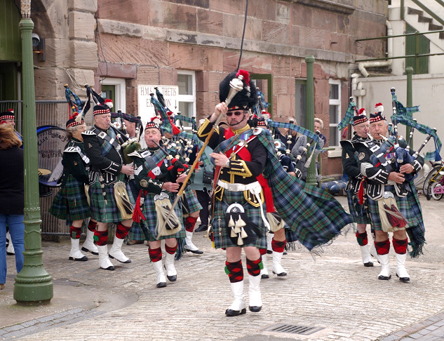 File:Pipers at Fort Perch Rock-by-Peter-Craine.jpg