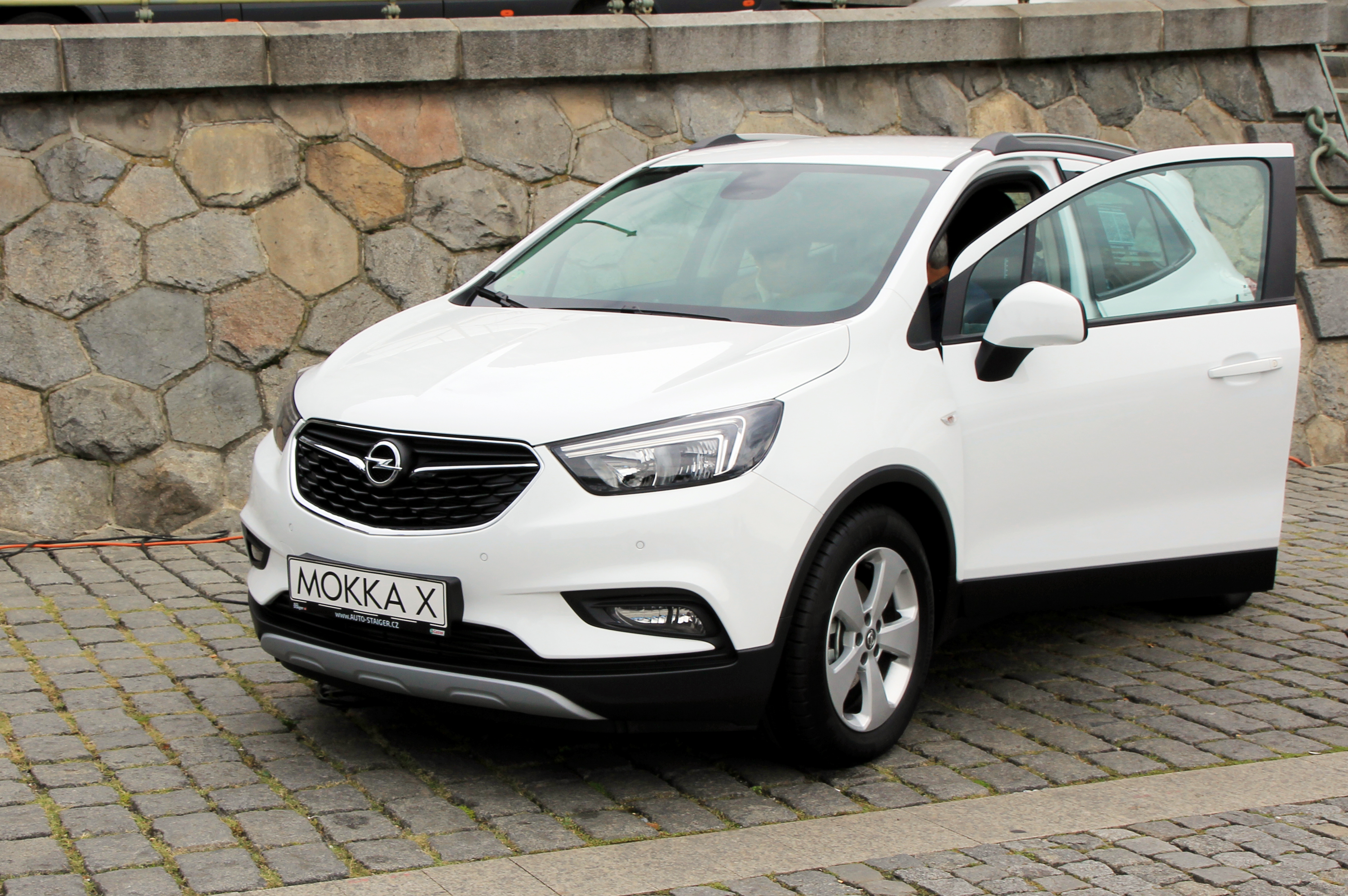 Мокка личный телефон. Opel Mokka. Opel Mokka 2017. Opel Mokka x. Opel Mokka x 2017.