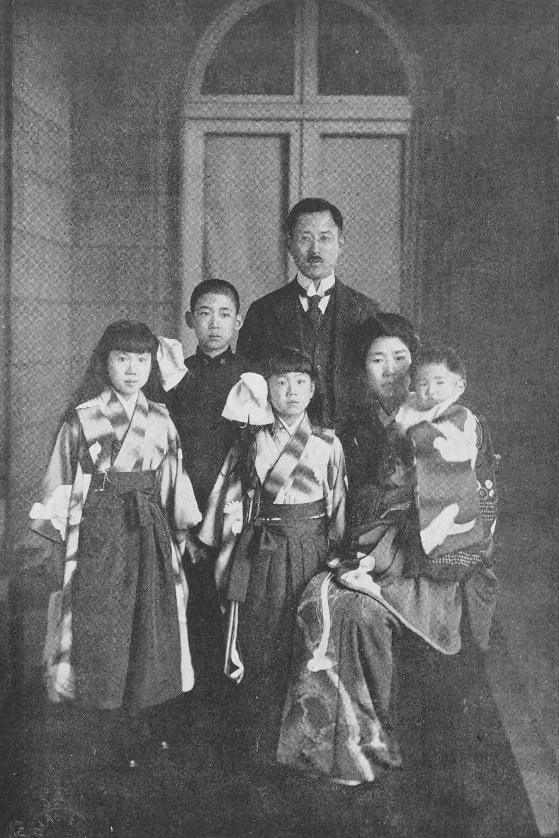 File:Prince Kitashirakawa Naruhisa's family 1920s.jpg - Wikimedia 