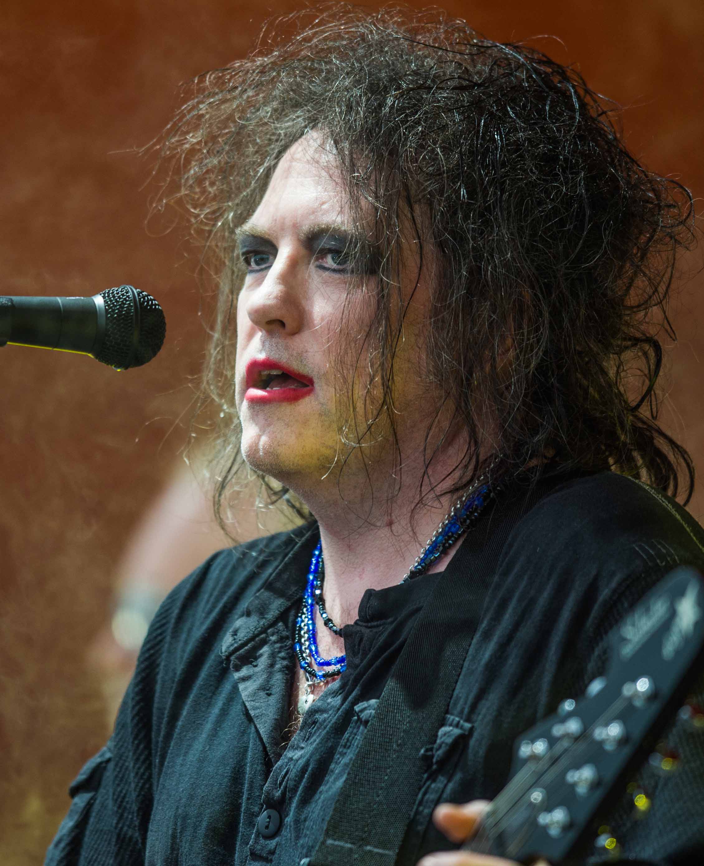 Robert Smith musician Wikipedia