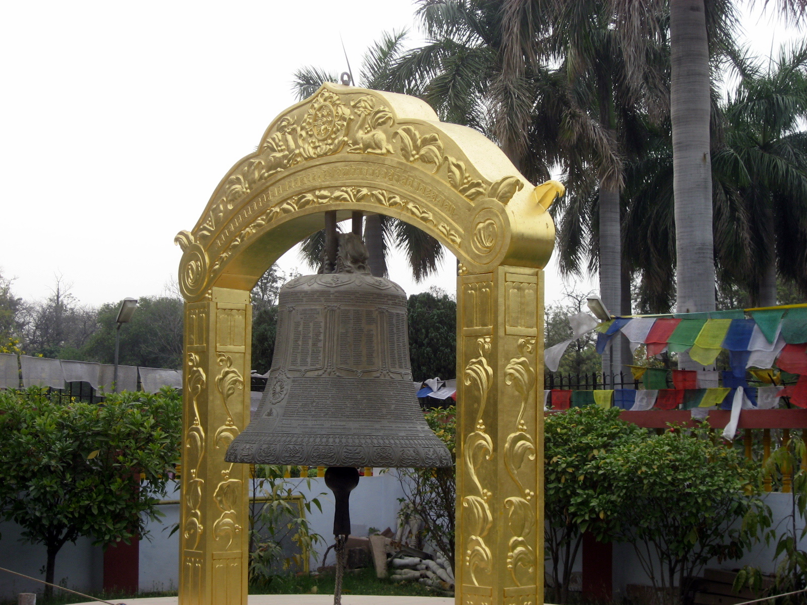 File:Big bell. Rewalsar.jpg - Wikipedia