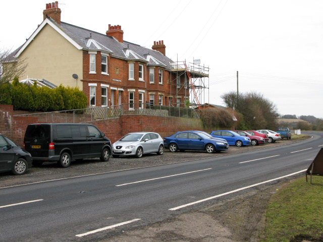 File:Standen Terrace on the Alkham Valley Road - geograph.org.uk - 1164561.jpg