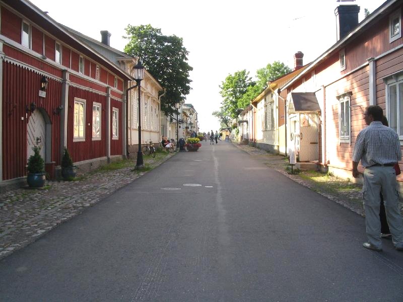 File:Street in Naantali.jpg