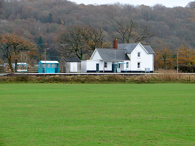 File:Talsarnau Station - geograph.org.uk - 1051675.jpg