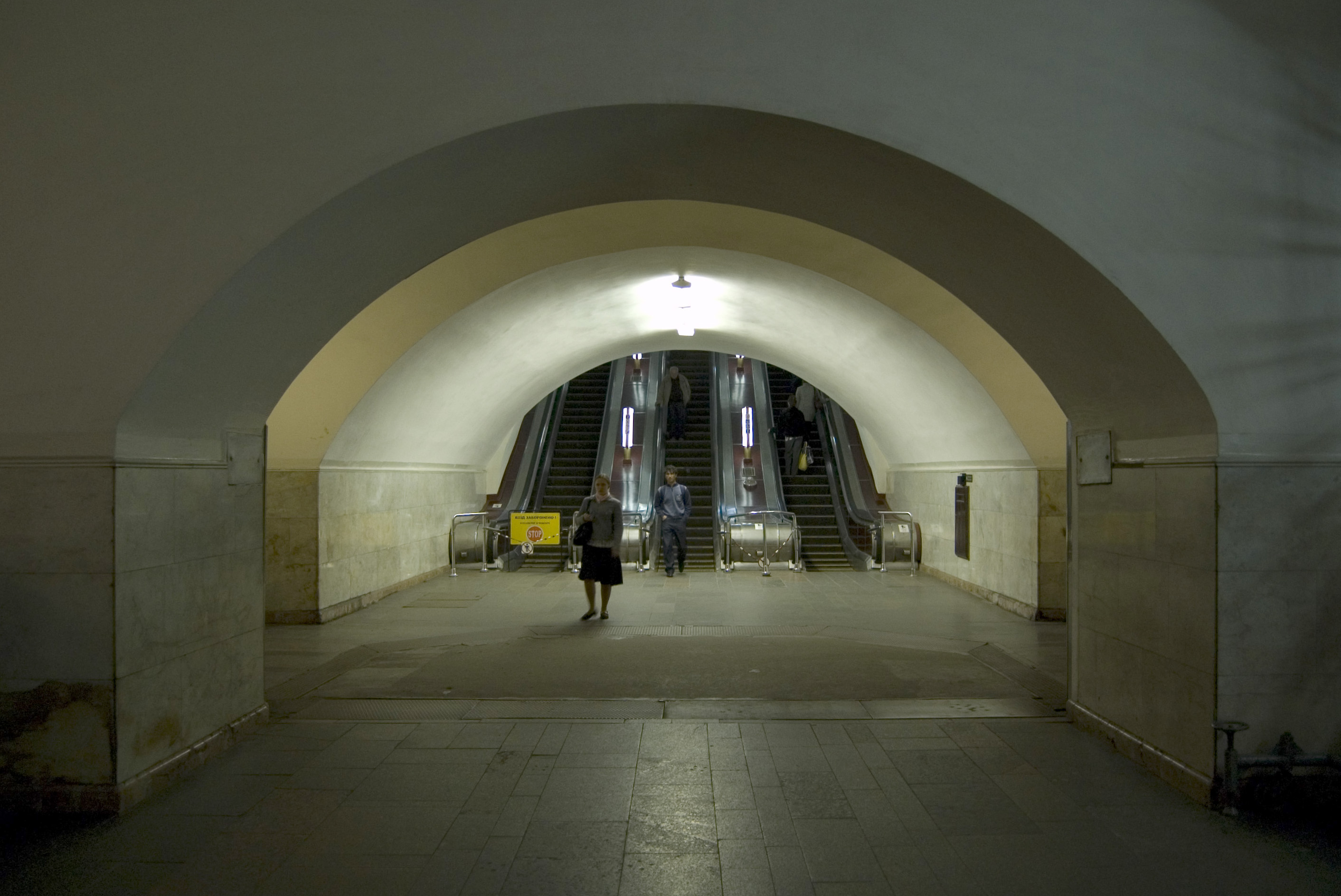 Метро университет. Станция университет Киев. Метро станция метро университет Киев. Станция университет метро 2033. БНТУ станция метро.