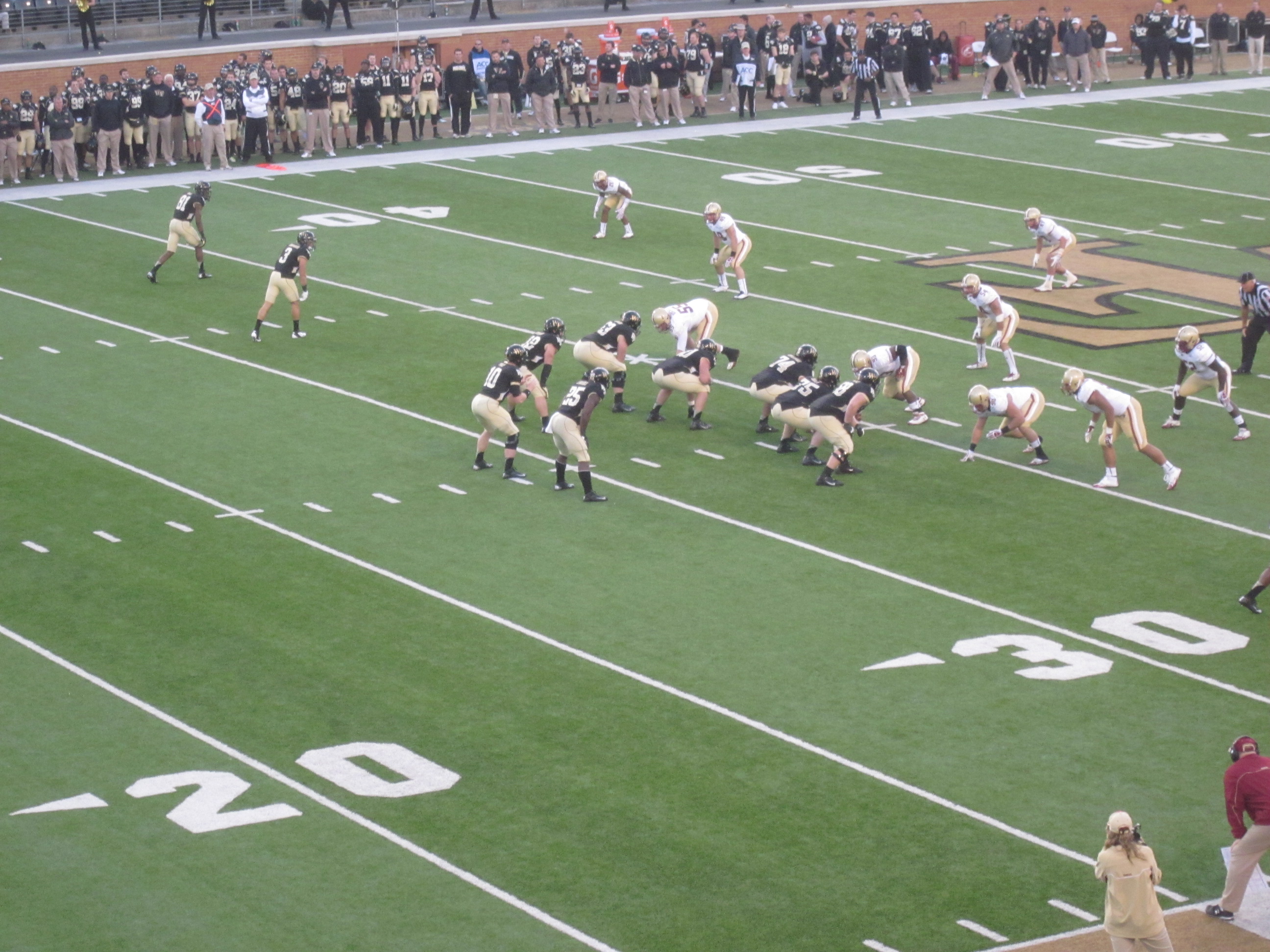 https://upload.wikimedia.org/wikipedia/commons/2/26/WFU_vs_BC_11_3_2012_pic_4.JPG