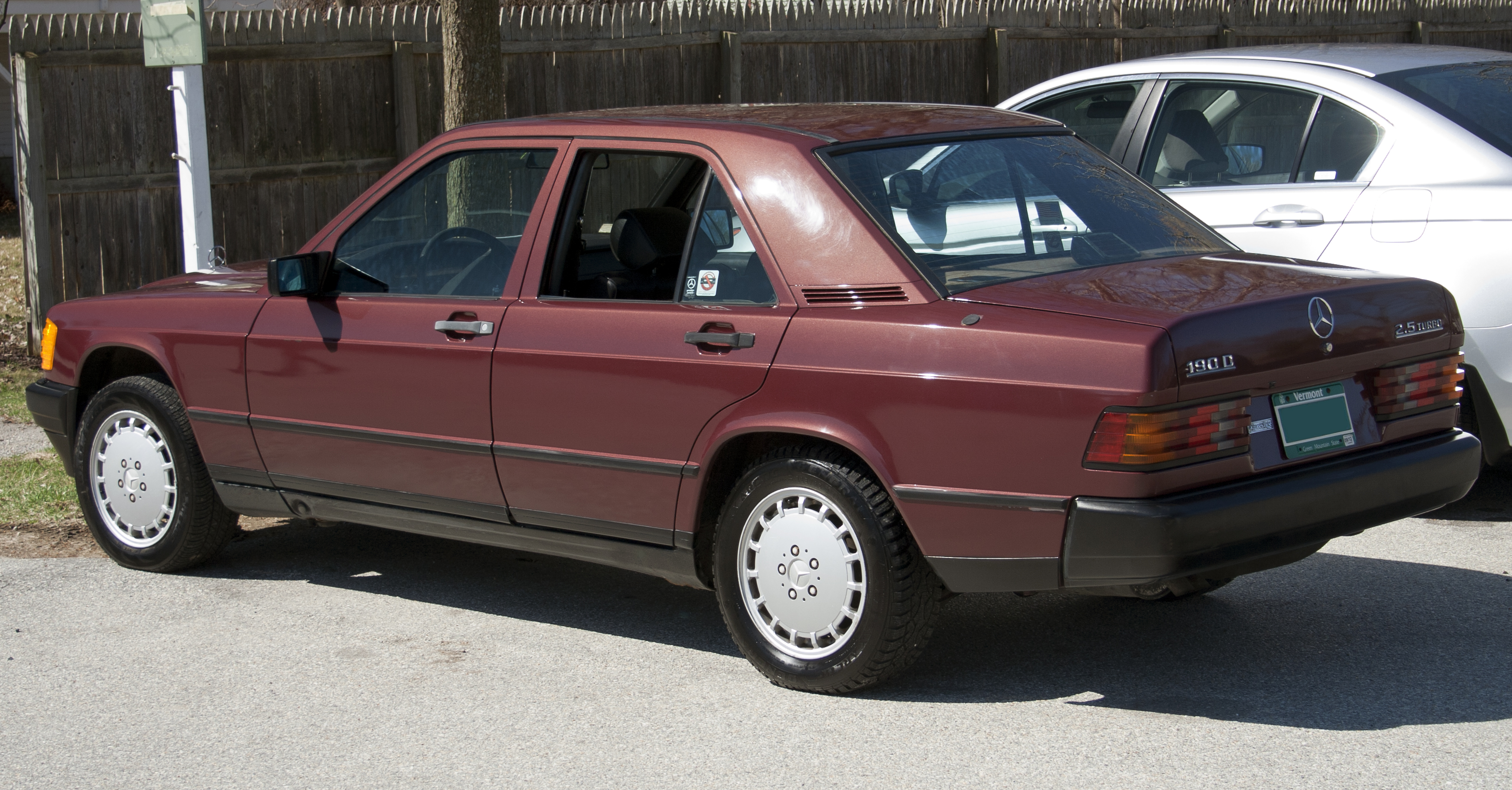 File:Mercedes Benz 190 D 2.5 1987 (14390741551).jpg - Wikipedia
