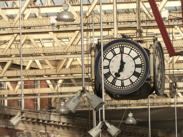 File:7 o'clock on the 7th July 2007 - geograph.org.uk - 491133.jpg