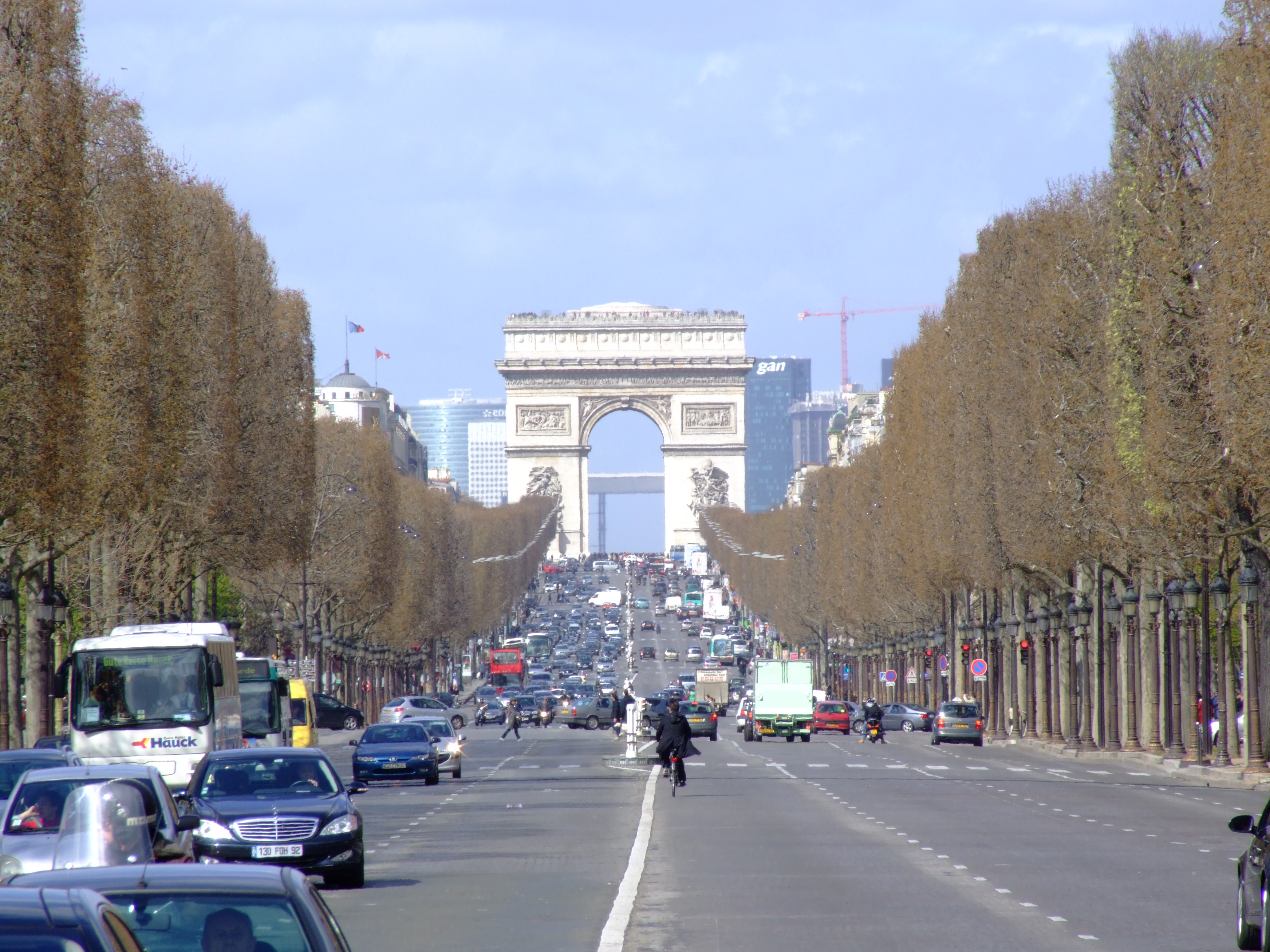 File:Arc de Triomphe from Avenue des Champs Elysees with trees.JPG -  Wikimedia Commons