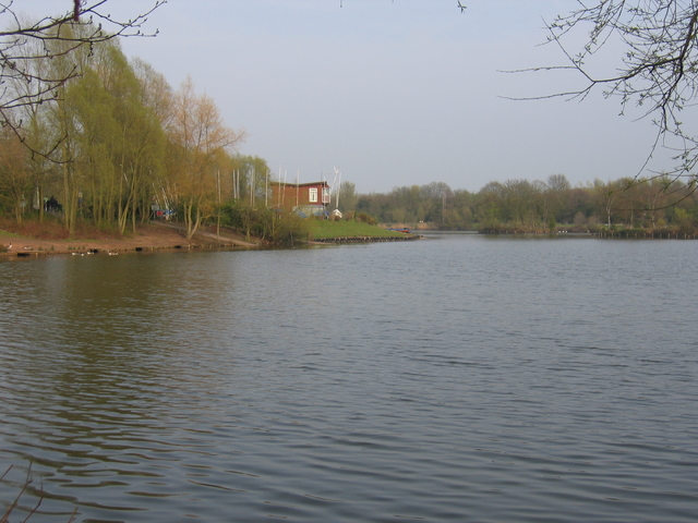 File:Arrow Valley Lake, Redditch - geograph.org.uk - 156842.jpg