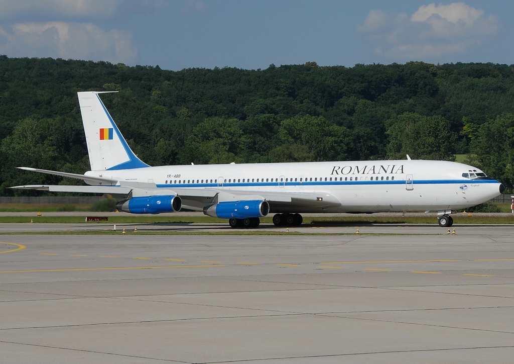File:Boeing 707-3K1C, Romania Government (Romavia) AN1365684.jpg - Wikimedia Commons