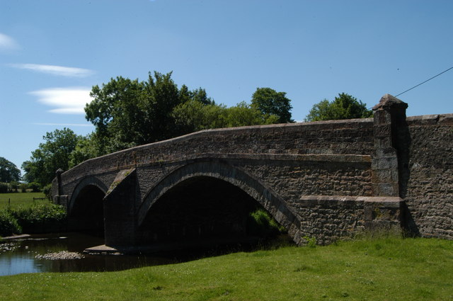 File:Bridge from the side - geograph.org.uk - 1369688.jpg