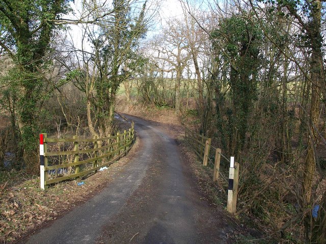 File:Bridge near Linnick Farm - geograph.org.uk - 1731987.jpg