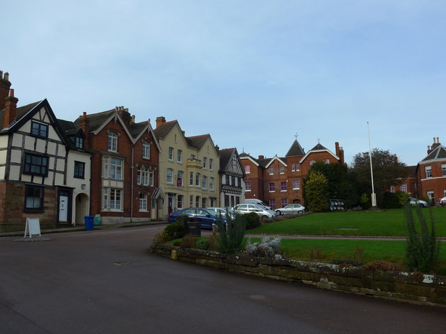 File:Buildings in The Close - geograph.org.uk - 4355774.jpg