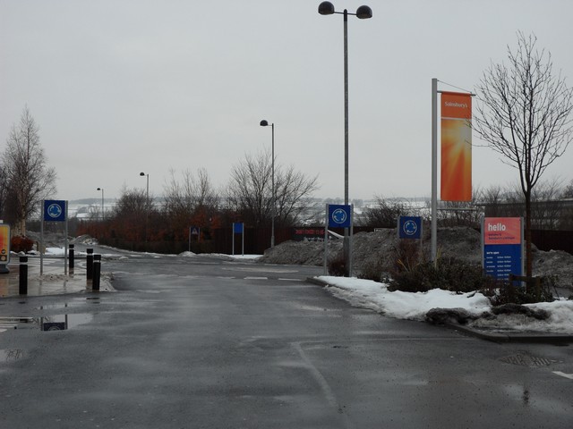 File:Car park at Linlithgow Sainsbury's - geograph.org.uk - 2233968.jpg