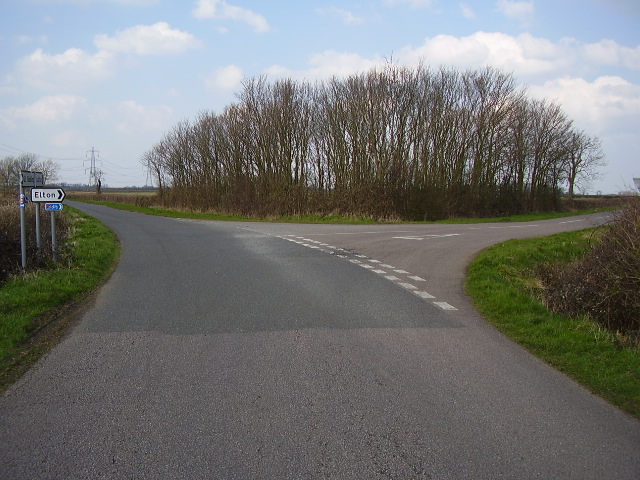 File:Cycle Route 12 - turn right - geograph.org.uk - 378572.jpg