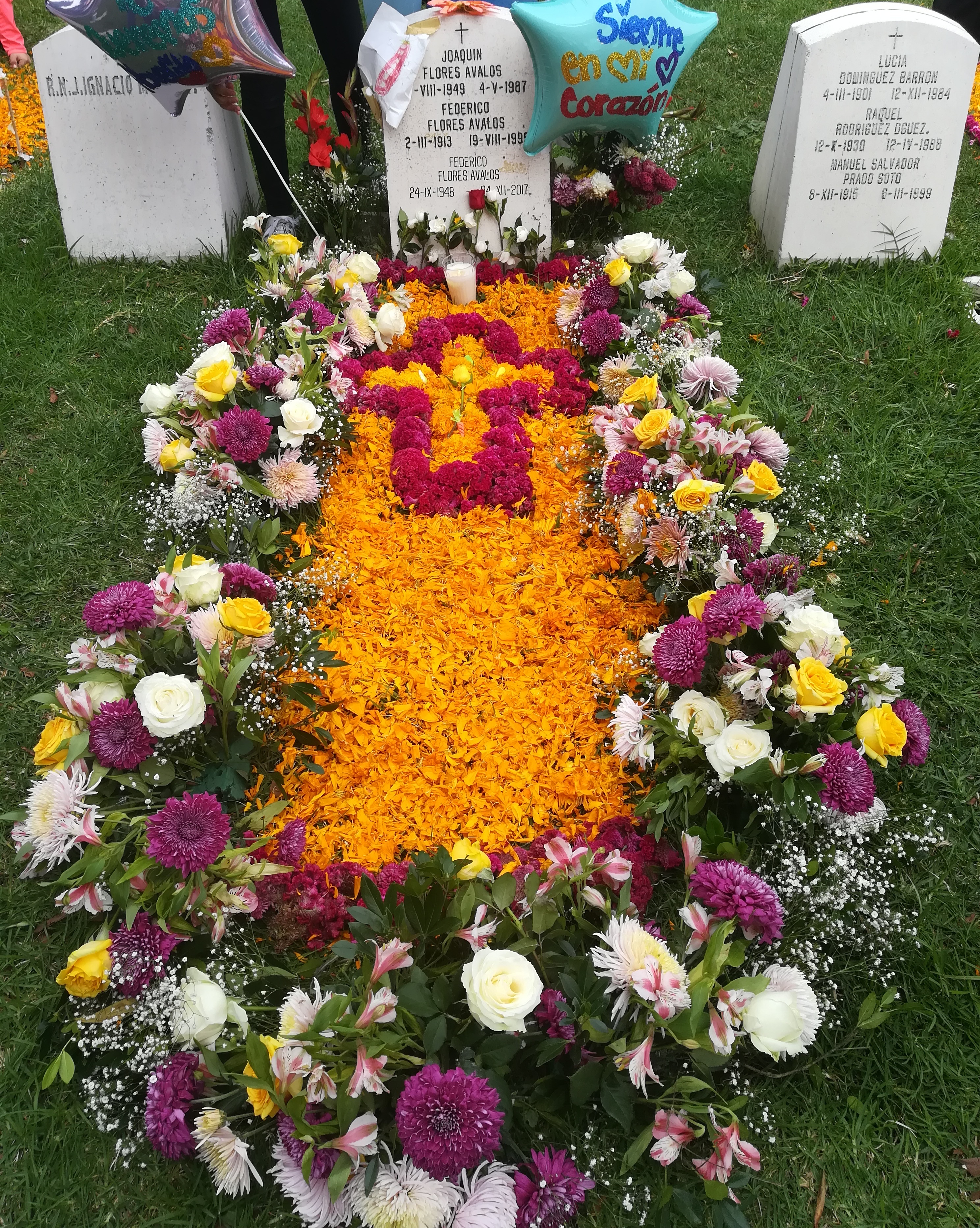 altar dia de los muertos cementerio