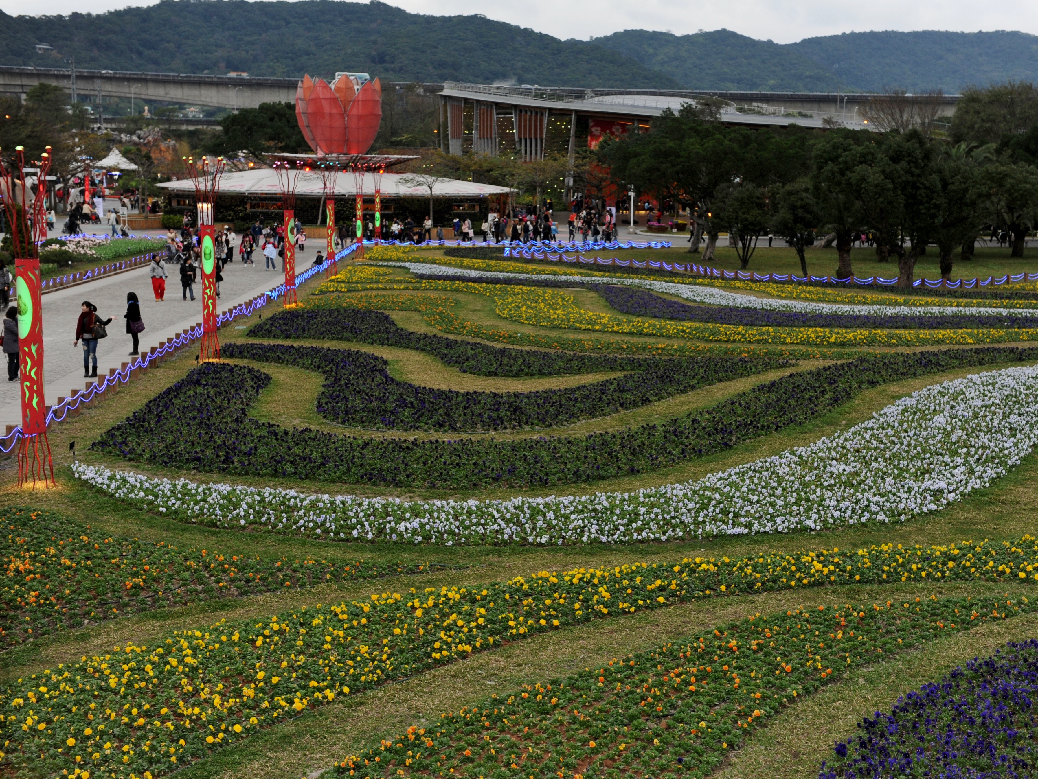 File:Flower Base under Trees Birdview 20110211.jpg - Wikimedia Commons