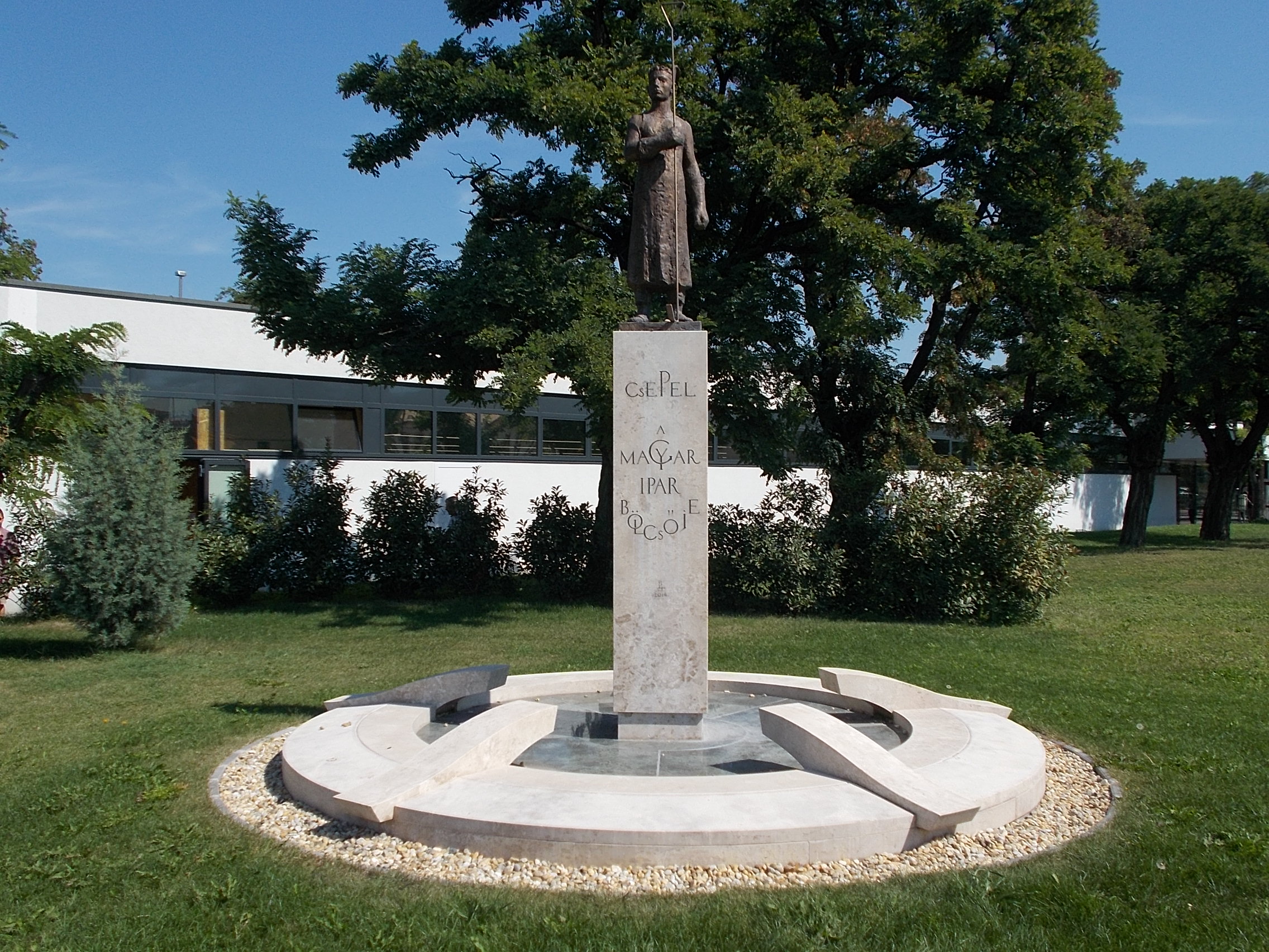 Памятник 20 октября. Памятник 20гсд в станице Северской. Károli Gáspár University of the Reformed Church in Hungary. Karoli Gaspar University. Сквер Чепель история земли русской фото.