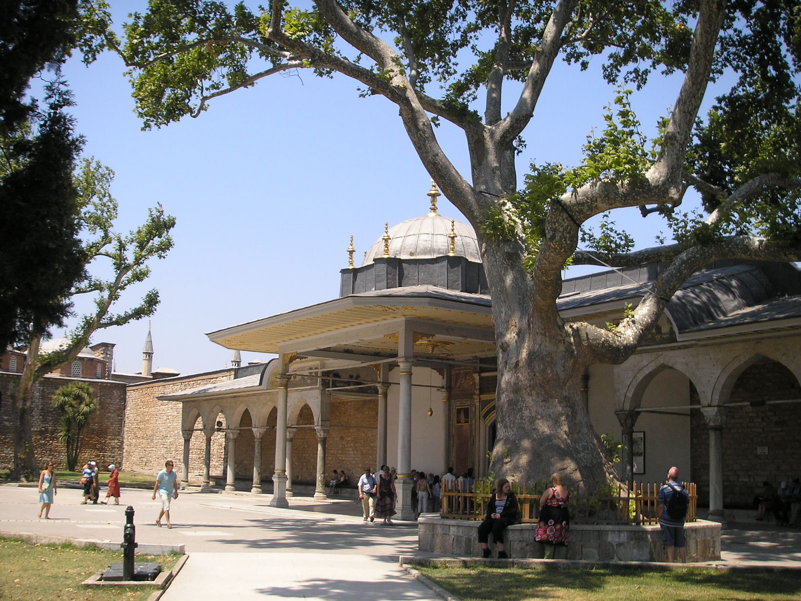 Gate_of_Felicity_Topkapi_Istanbul_2007_002.jpg