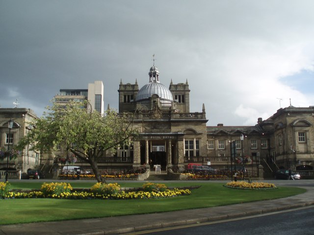 File:Harrogate view from Crescent Gardens - geograph.org.uk - 1467588.jpg