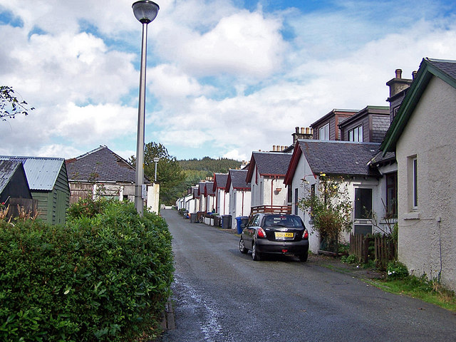 File:Inverarish Terrace - geograph.org.uk - 2097028.jpg