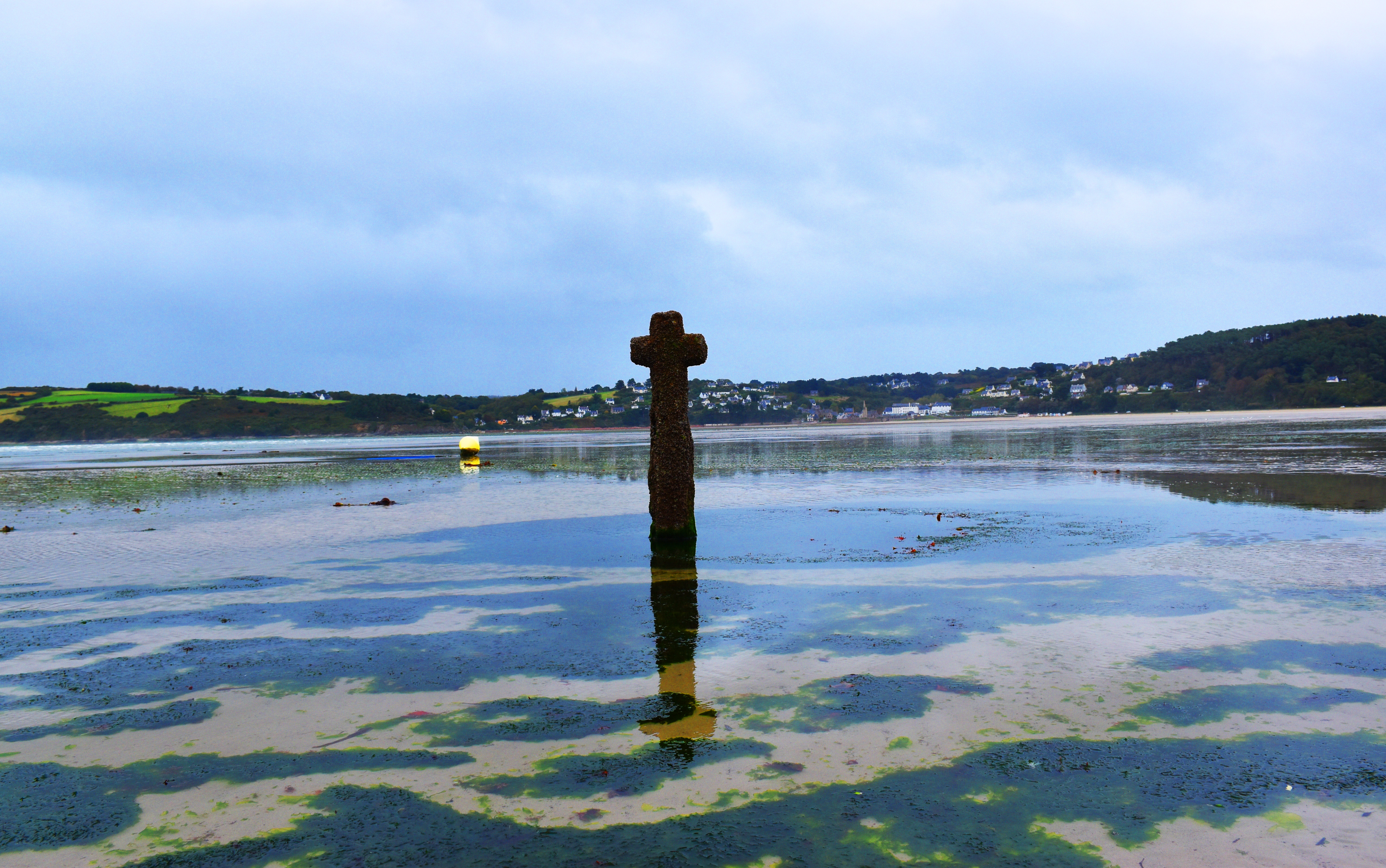 Croix de mi-Lieue  France Bretagne Côtes-d'Armor Saint-Michel-en-Grève 22300