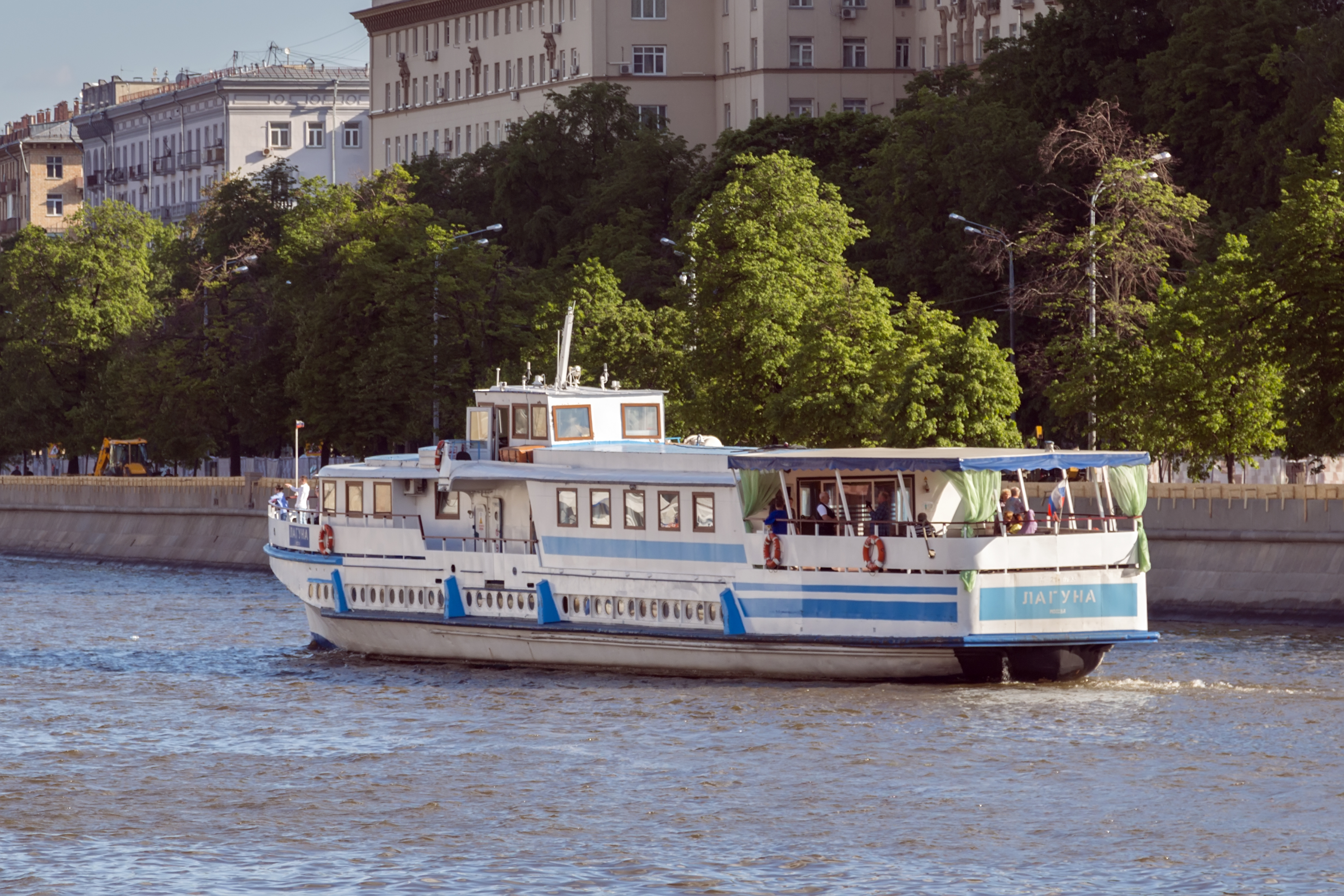 Самоход Москва река. Шпилька Москва река.