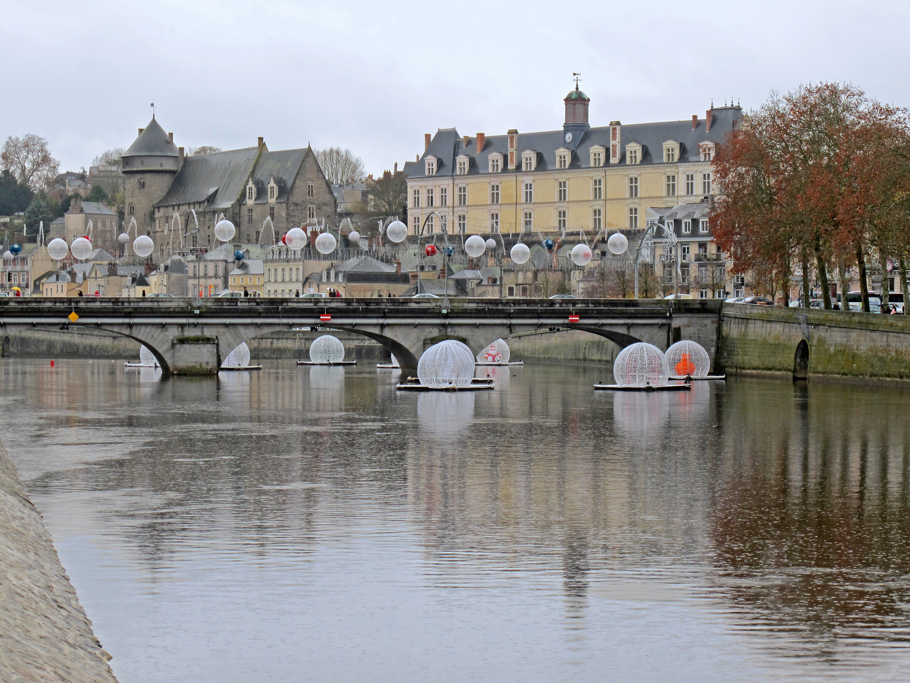 Laval_%28Mayenne%29.jpg