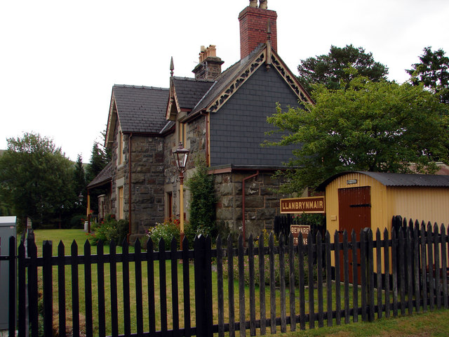 File:Llanbrynmair Station, Cambrian Railway - geograph.org.uk - 213302.jpg