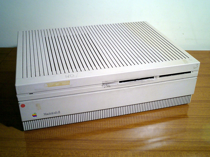 File:Macintosh II.jpg