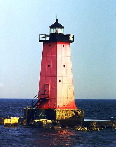 File:Manistique East Breakwater Light - Manistique Michigan.jpg