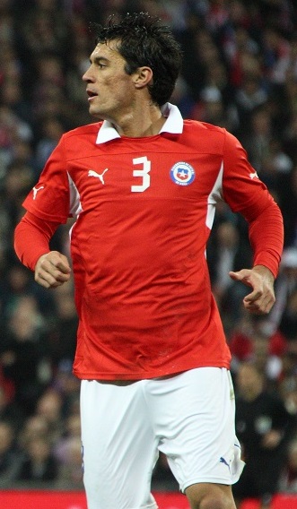 González with [[Chile national football team|Chile]] in 2013