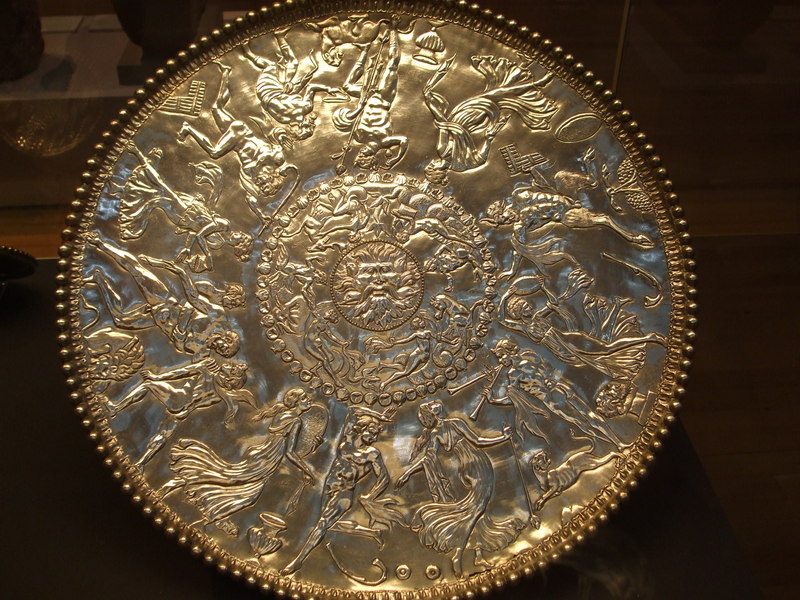 File:Mildenhall Treasure - geograph.org.uk - 2395473.jpg