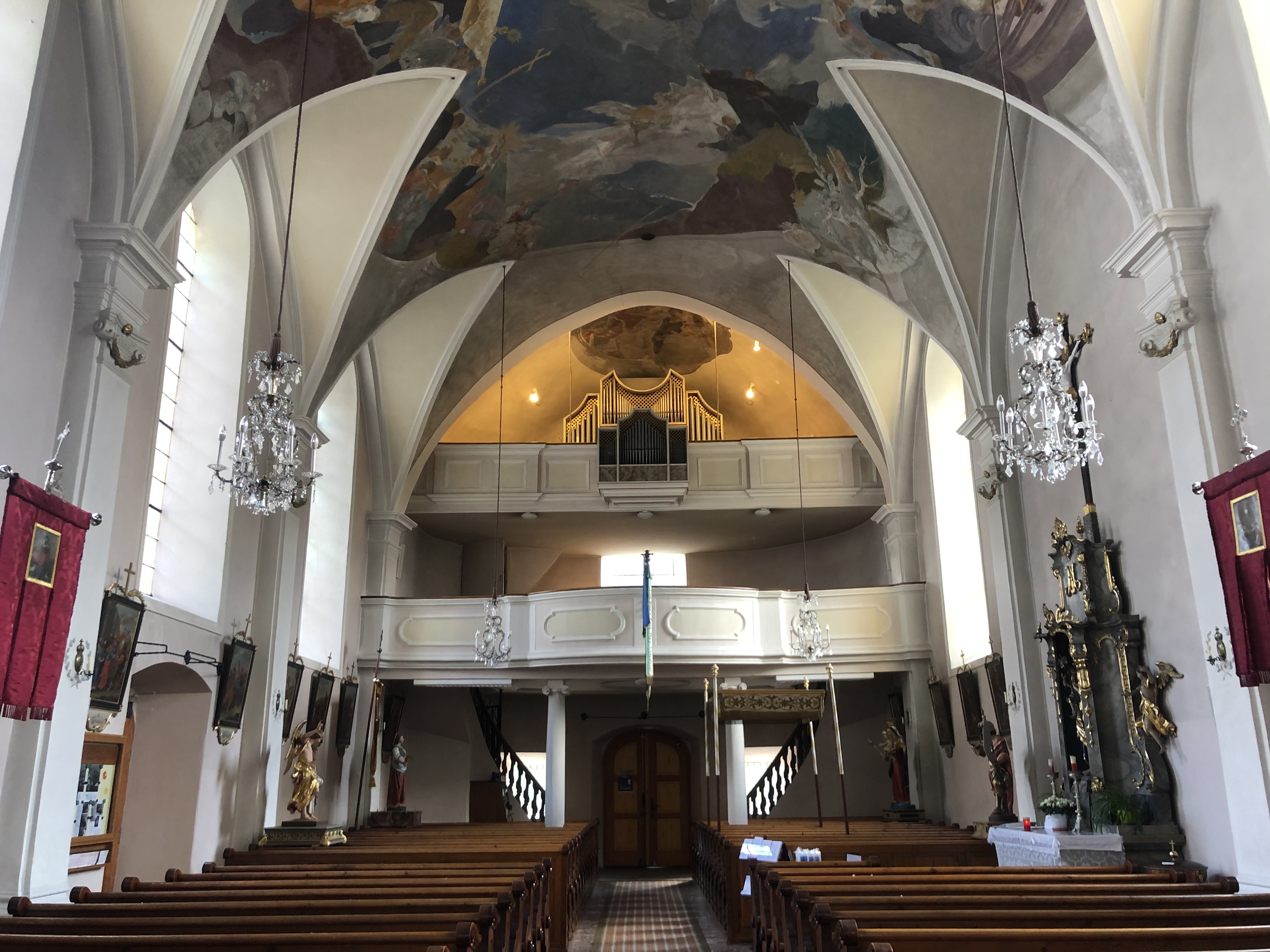Organ Front Nave St. Rupert Pfarrkirche Kals am Großglockner.jpg